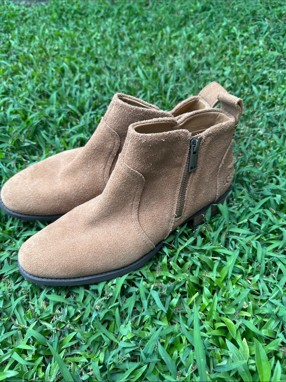 New UGG brown suede booties size 7 1/2